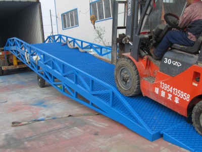 起重装卸设备装卸平台 工业设备 移动式登车桥