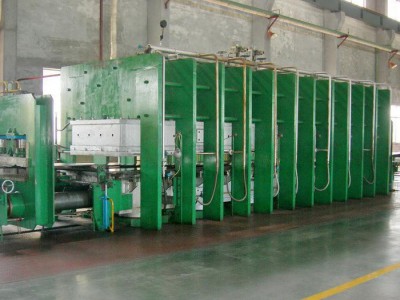 高精度平板硫化橡胶机械生产-青岛国森