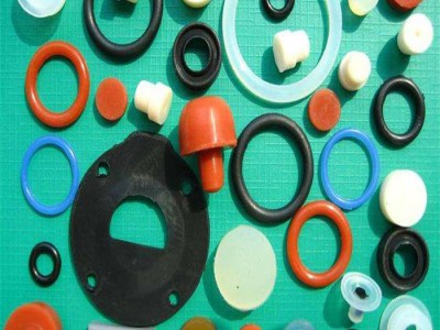 顺丁橡胶制品  带孔橡胶垫 橡胶制品