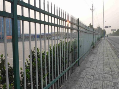 能源光伏发电站围墙 PVC塑钢护栏 锌