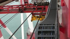 易格斯拖链系统应用于集装箱岸桥——抗台风、无坠物、低维护！！！