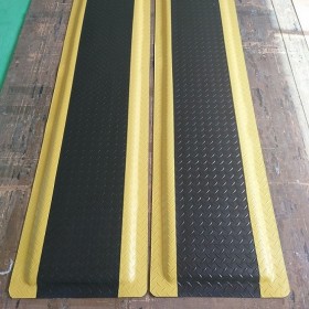 工业脚踏垫，黑底黄边脚踏垫，工位防滑地垫